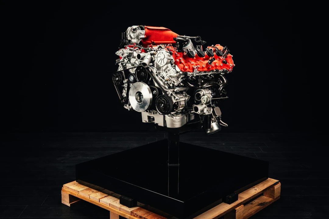 Parts & Memorabilia Engines - Image 4 of 31