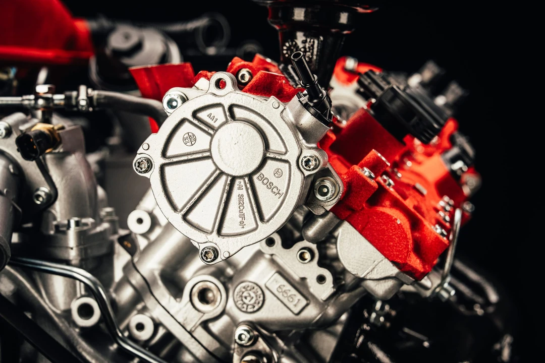Parts & Memorabilia Engines - Image 25 of 31