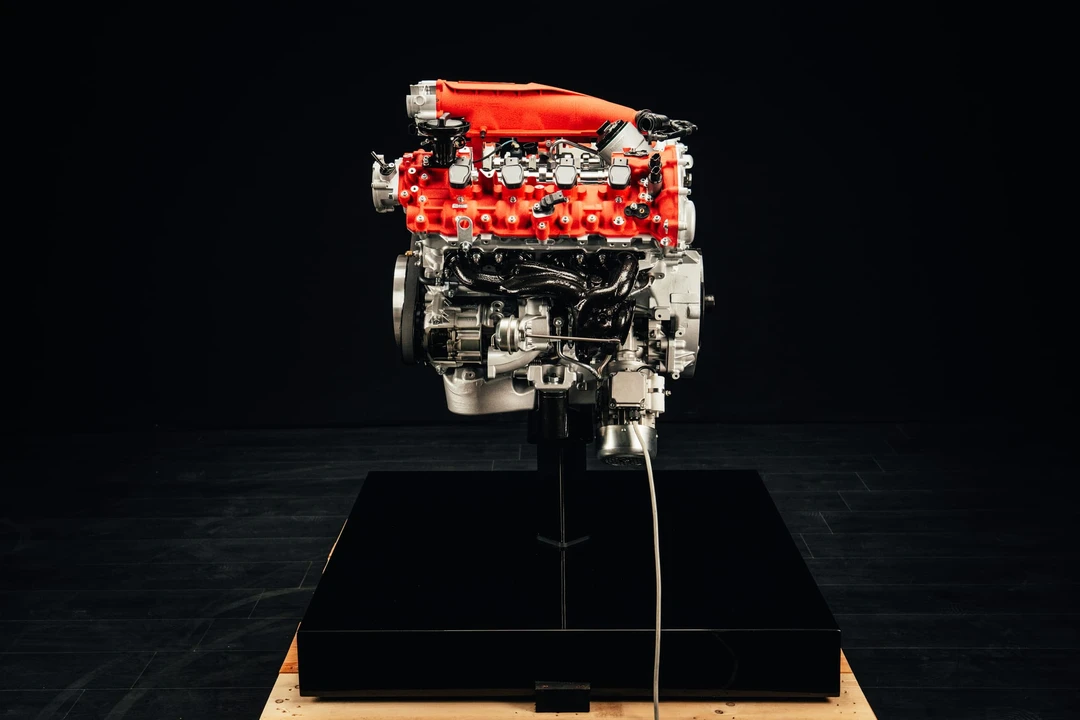 Parts & Memorabilia Engines - Image 3 of 31
