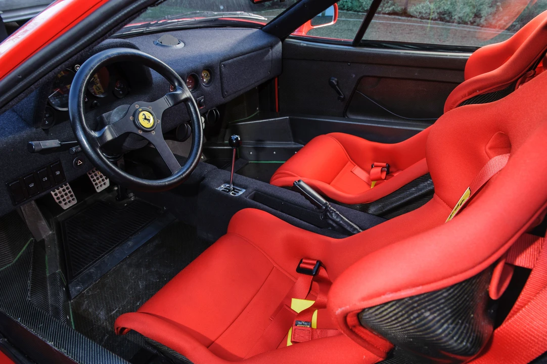 Ferrari F40 - Image 10 of 29