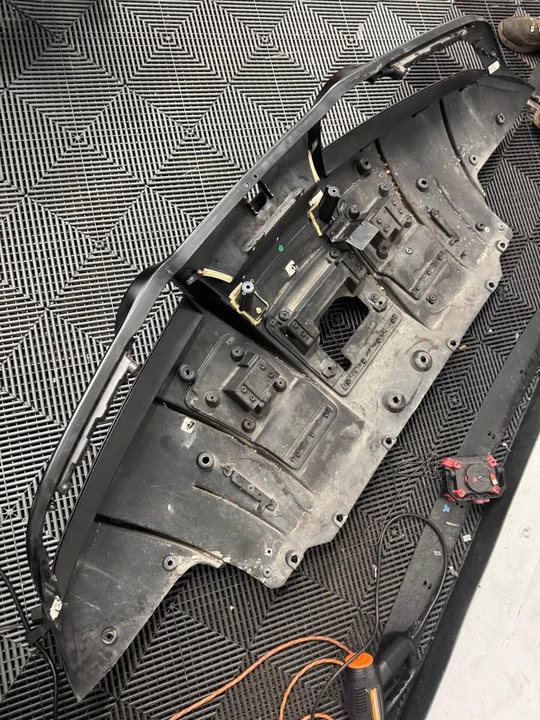 2022 Parts & Memorabilia Bodywork - Image 3 of 5
