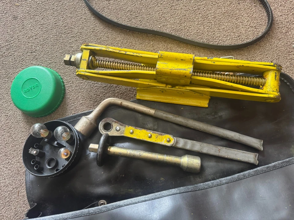 Parts & Memorabilia Tools - Image 3 of 17