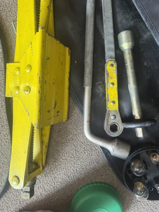Parts & Memorabilia Tools - Image 7 of 17