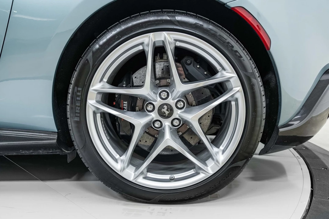 2024 Ferrari Roma Spider - Image 16 of 31