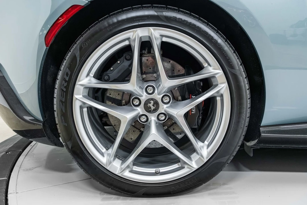 2024 Ferrari Roma Spider - Image 17 of 31