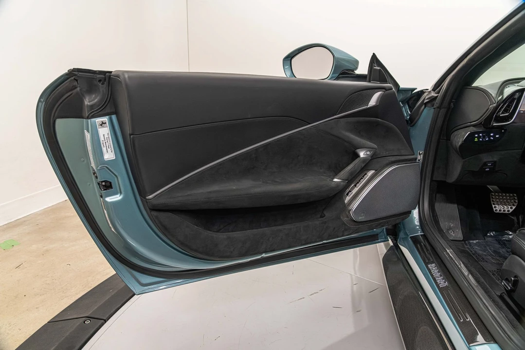 2024 Ferrari Roma Spider - Image 19 of 31