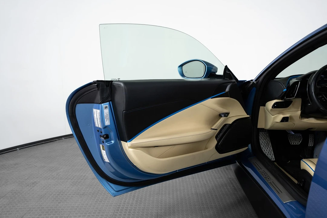 2023 Ferrari Roma - Image 13 of 31