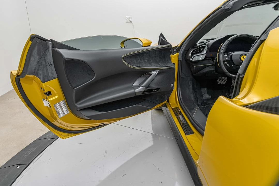 2022 Ferrari SF90 Spider - Image 19 of 31