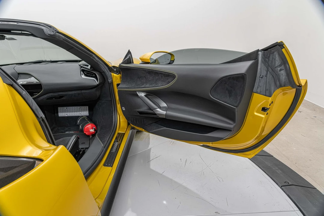 2022 Ferrari SF90 Spider - Image 18 of 31