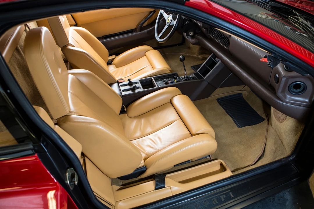 Ferrari Testarossa - Image 8 of 24
