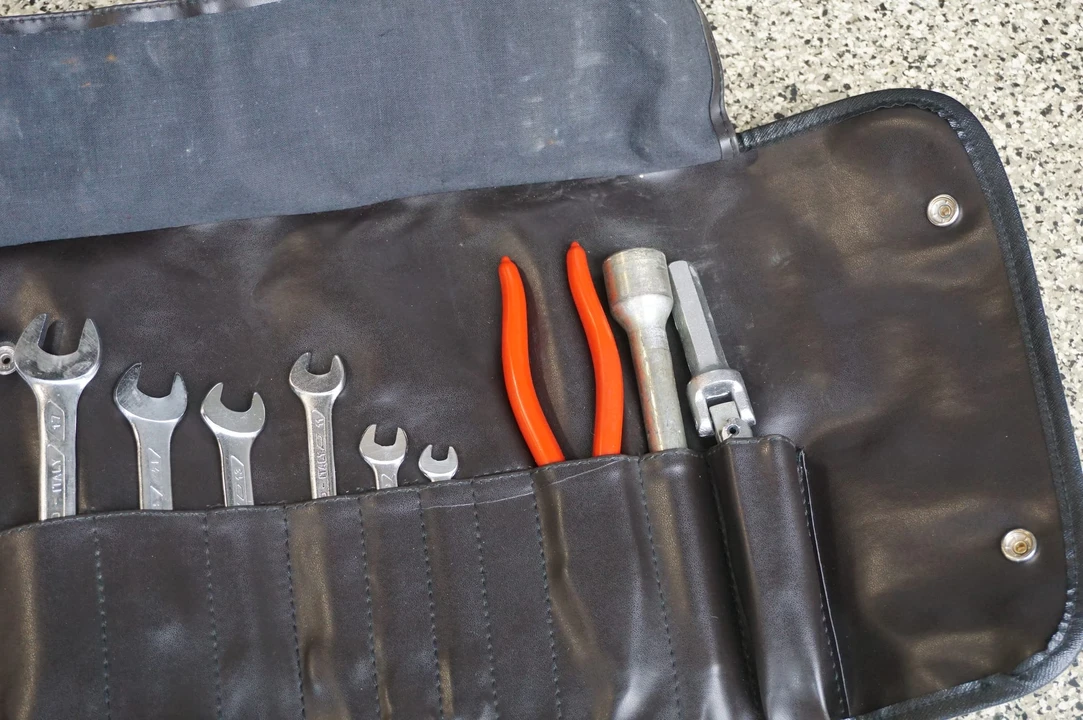 Parts & Memorabilia Tools - Image 9 of 31