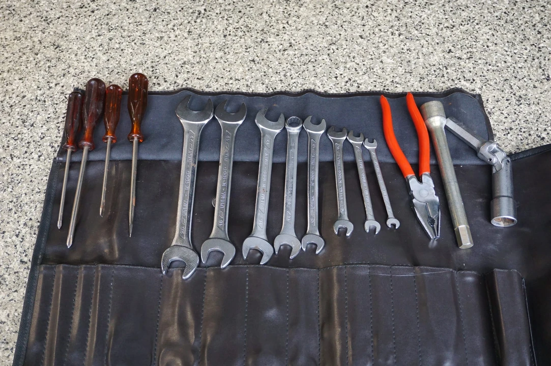 Parts & Memorabilia Tools - Image 10 of 31
