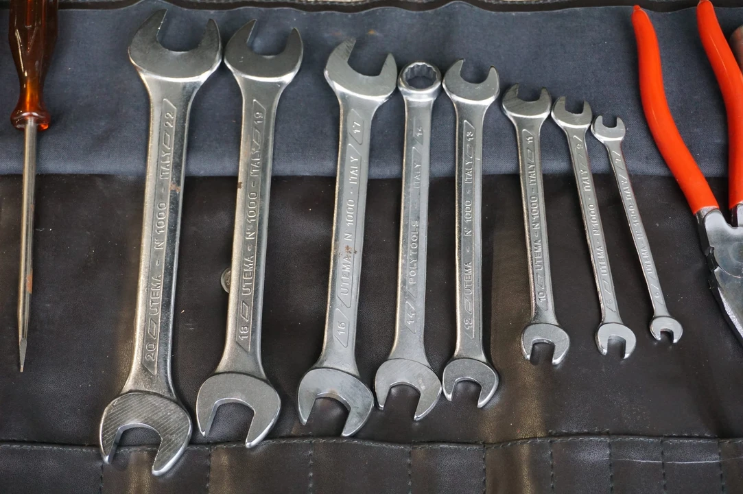 Parts & Memorabilia Tools - Image 12 of 31