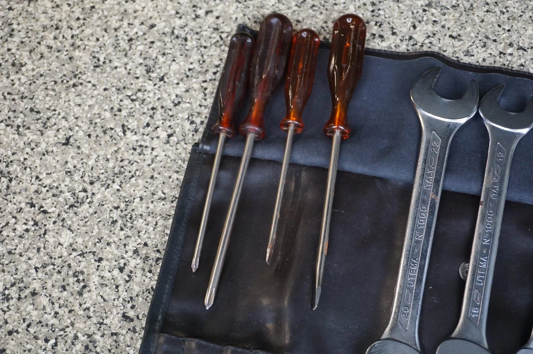 Parts & Memorabilia Tools - Image 13 of 31
