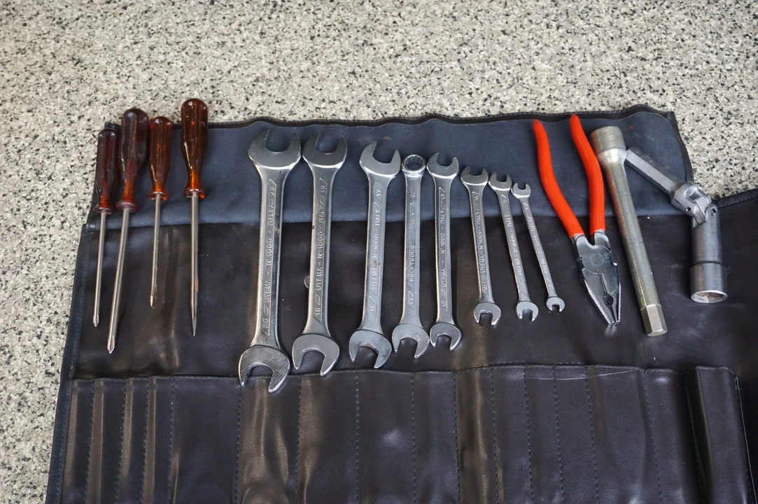 Parts & Memorabilia Tools - Image 14 of 31