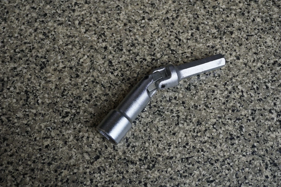 Parts & Memorabilia Tools - Image 16 of 31