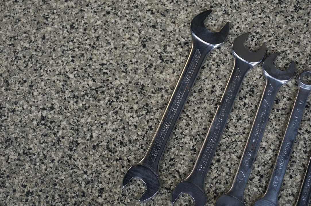 Parts & Memorabilia Tools - Image 25 of 31