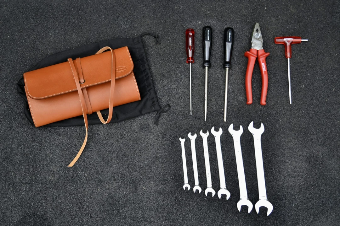 Parts & Memorabilia Tools - Image 2 of 19
