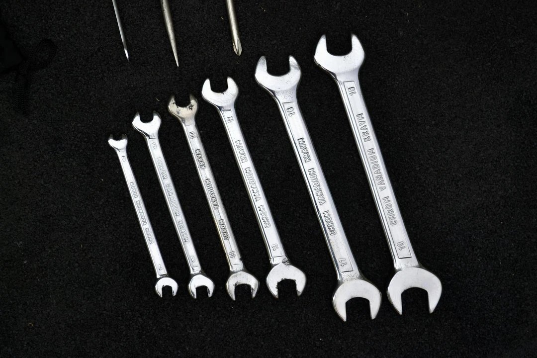 Parts & Memorabilia Tools - Image 4 of 19