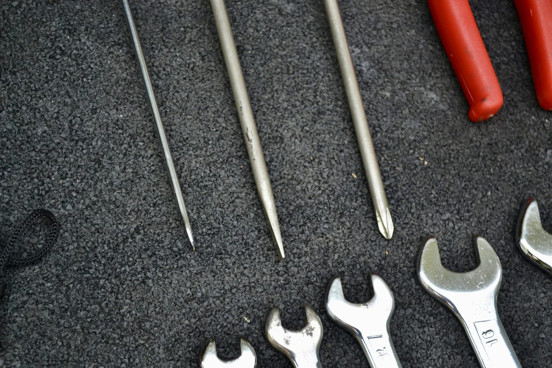 Parts & Memorabilia Tools - Image 5 of 19