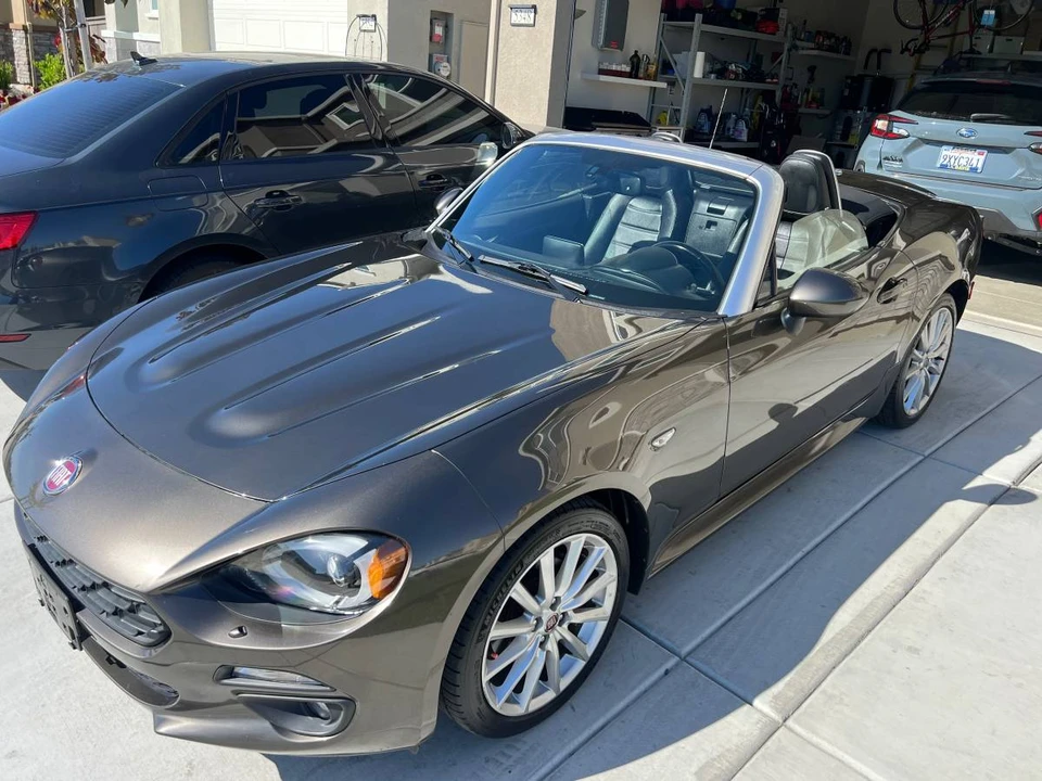 2017 Fiat 124 Spider - Image 2 of 12