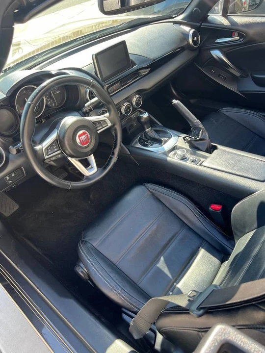2017 Fiat 124 Spider - Image 11 of 12
