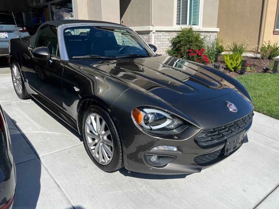 2017 Fiat 124 Spider - Image 9 of 12