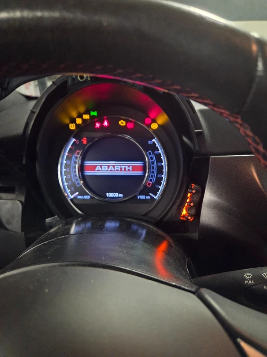 2017 Fiat Abarth 500 - Image 4 of 8