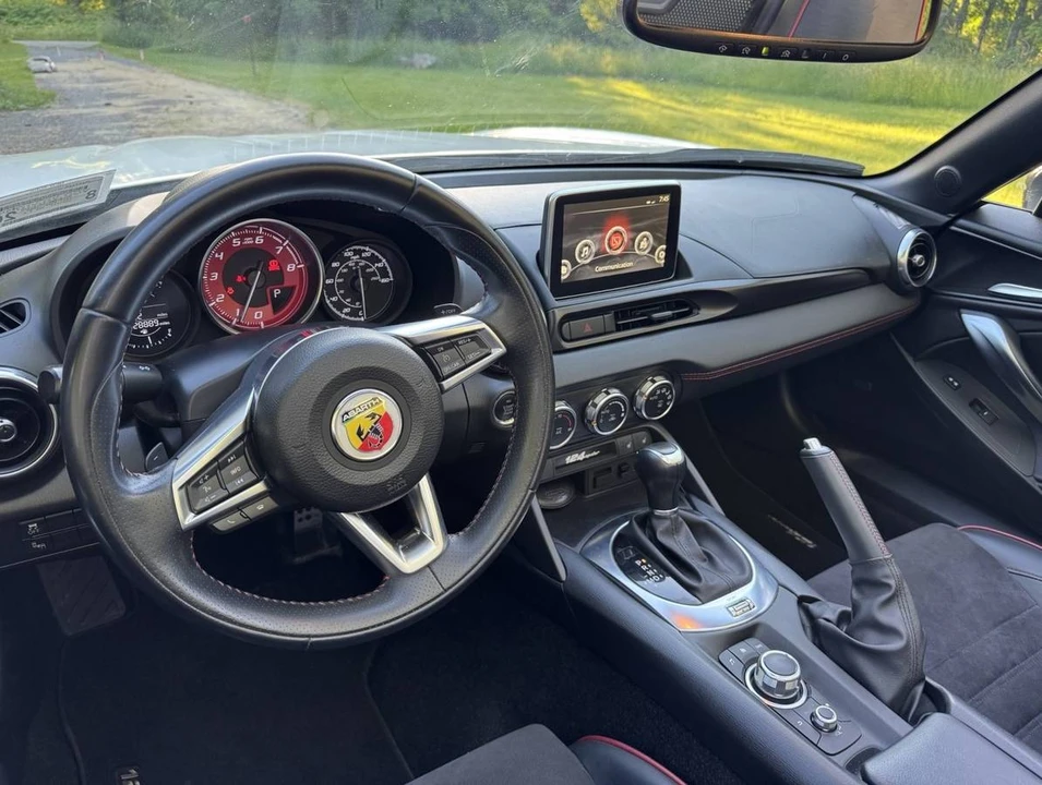 2017 Fiat 124 Spider - Image 10 of 19