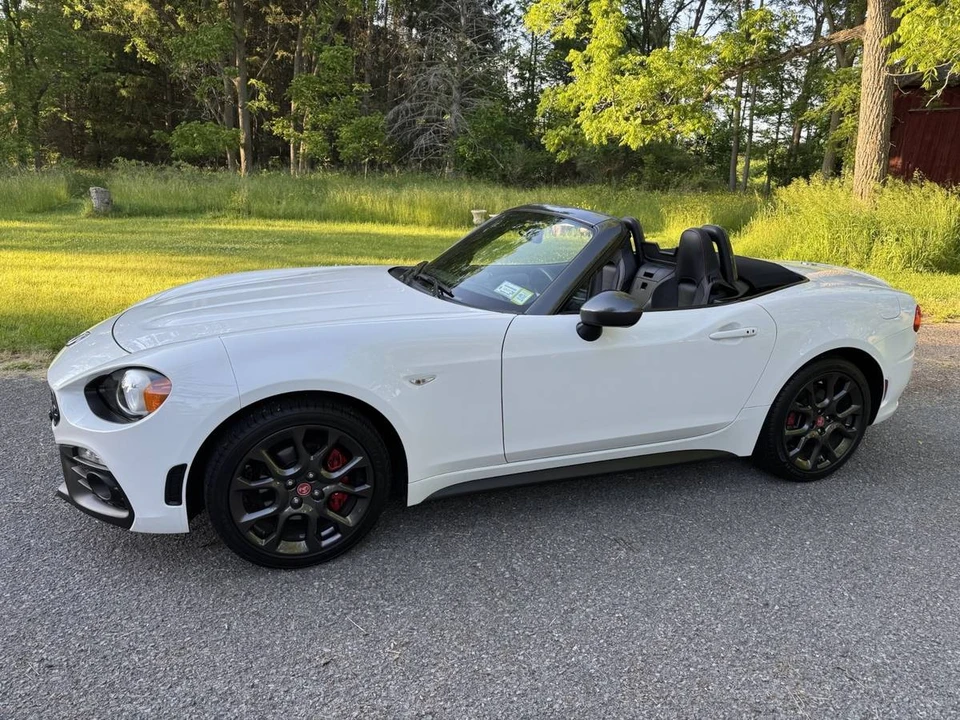 2017 Fiat 124 Spider - Image 18 of 19