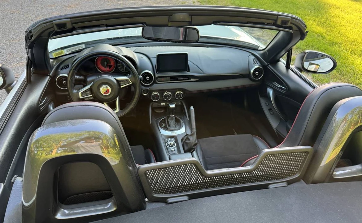 2017 Fiat 124 Spider - Image 11 of 19