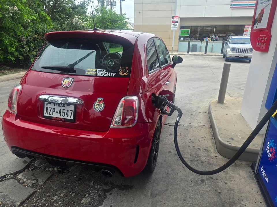 2012 Fiat Abarth 500 - Image 2 of 6