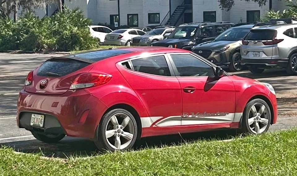 2012 Hyundai Veloster - Image 2 of 10