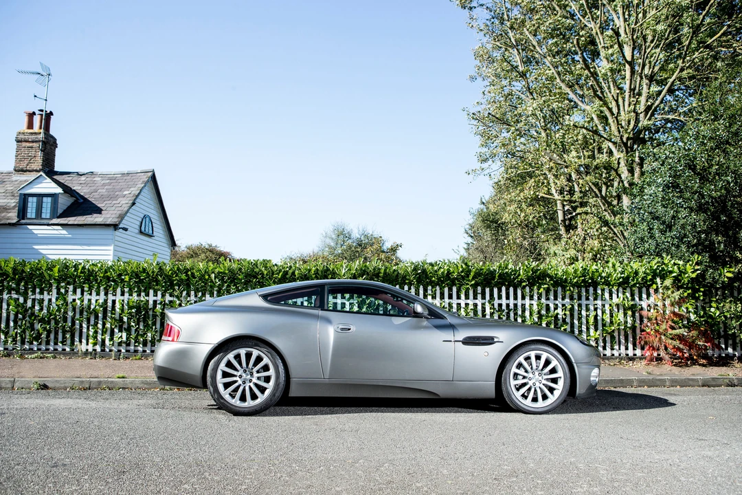 2001 Aston Martin Vanquish 1st Gen - Image 18 of 29
