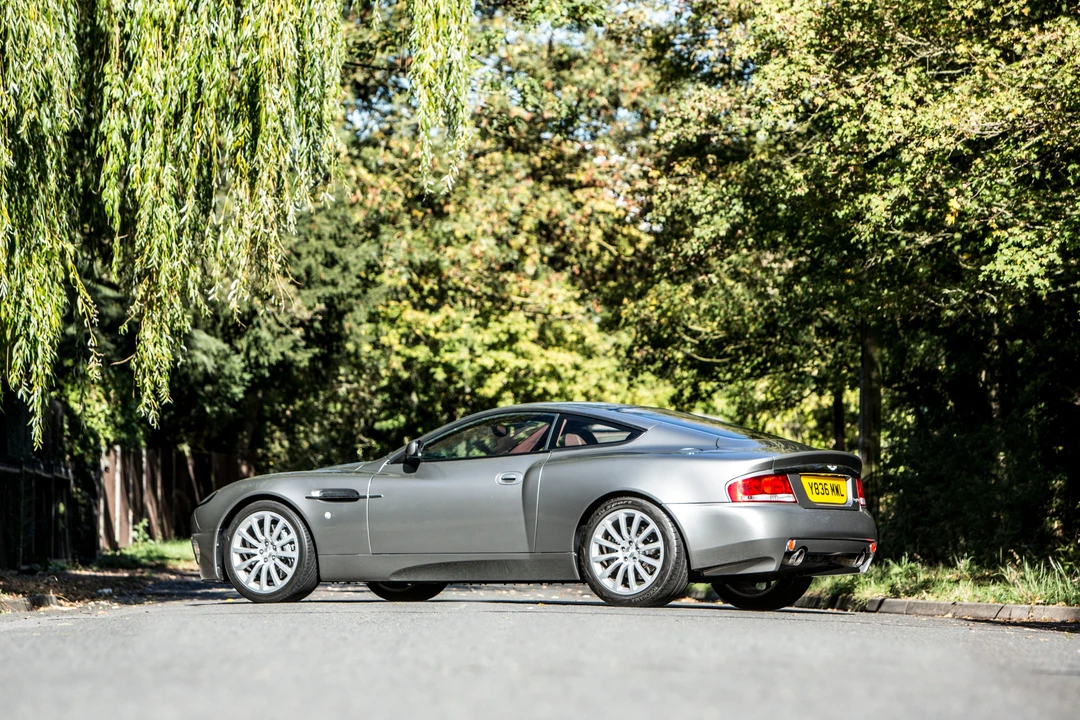 2001 Aston Martin Vanquish 1st Gen - Image 19 of 29