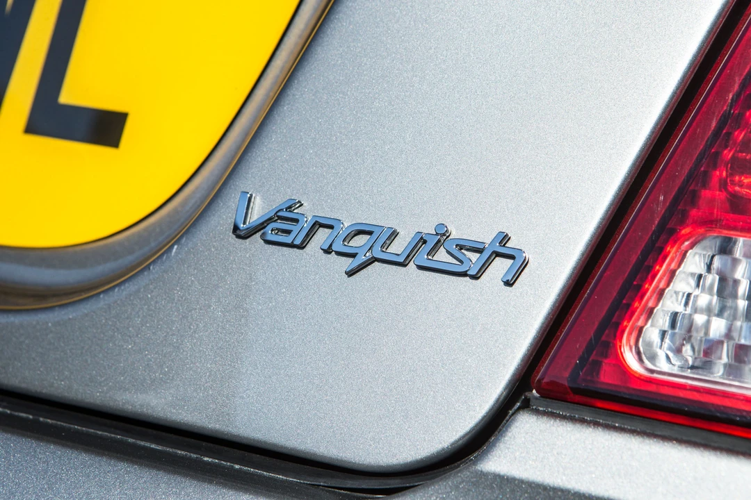 2001 Aston Martin Vanquish 1st Gen - Image 16 of 29