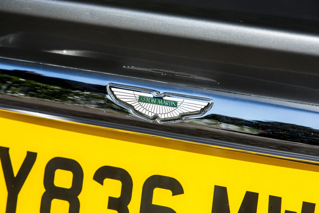2001 Aston Martin Vanquish 1st Gen - Image 26 of 29