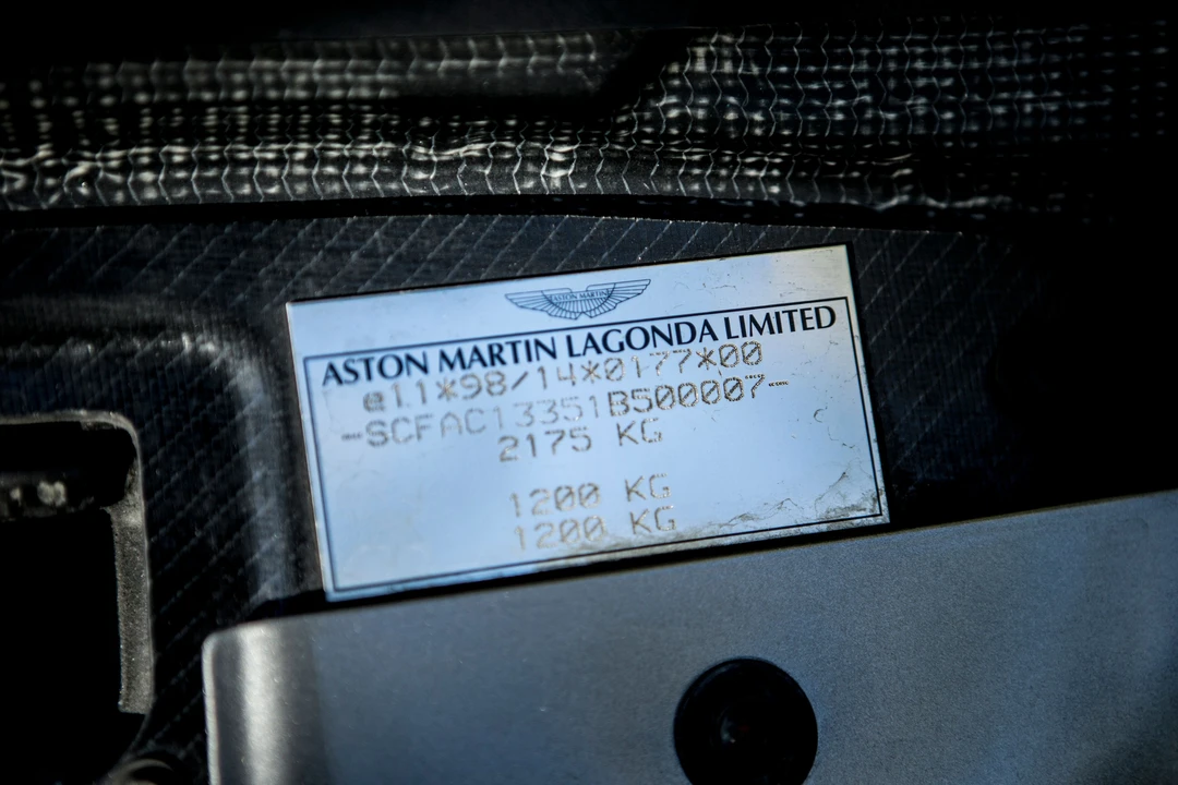 2001 Aston Martin Vanquish 1st Gen - Image 13 of 29