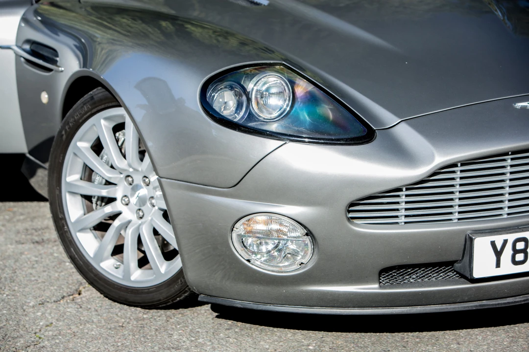 2001 Aston Martin Vanquish 1st Gen - Image 23 of 29
