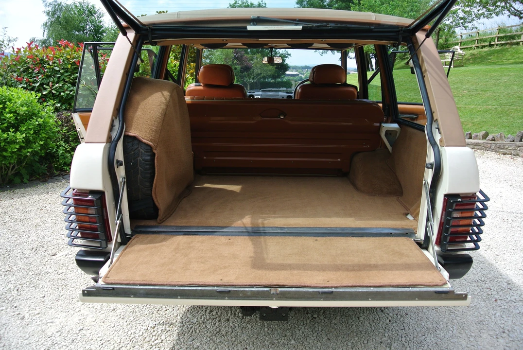 1982 Land Rover Range Rover Classic - Image 11 of 14