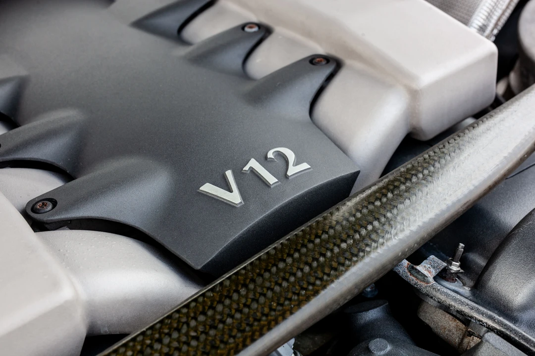 2002 Aston Martin Vanquish 1st Gen - Image 16 of 31