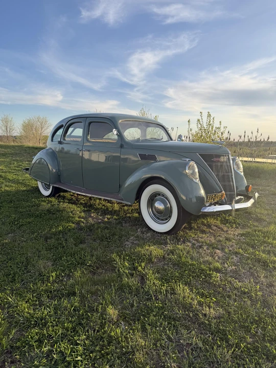 1937 Lincoln Zephyr - Image 10 of 31