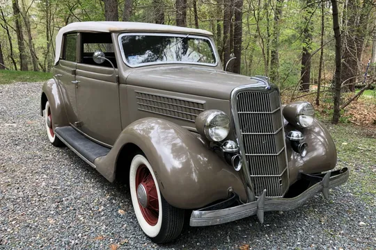 1935 Ford Deluxe Convertible Sedan