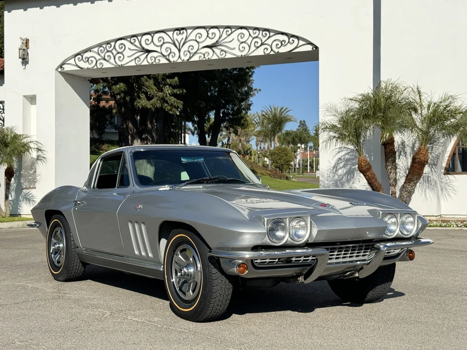 1966 Chevrolet Corvette C2 - Image 8 of 31