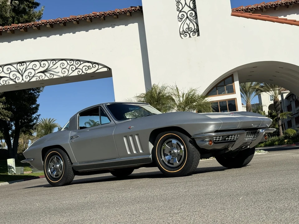 1966 Chevrolet Corvette C2 - Image 2 of 31