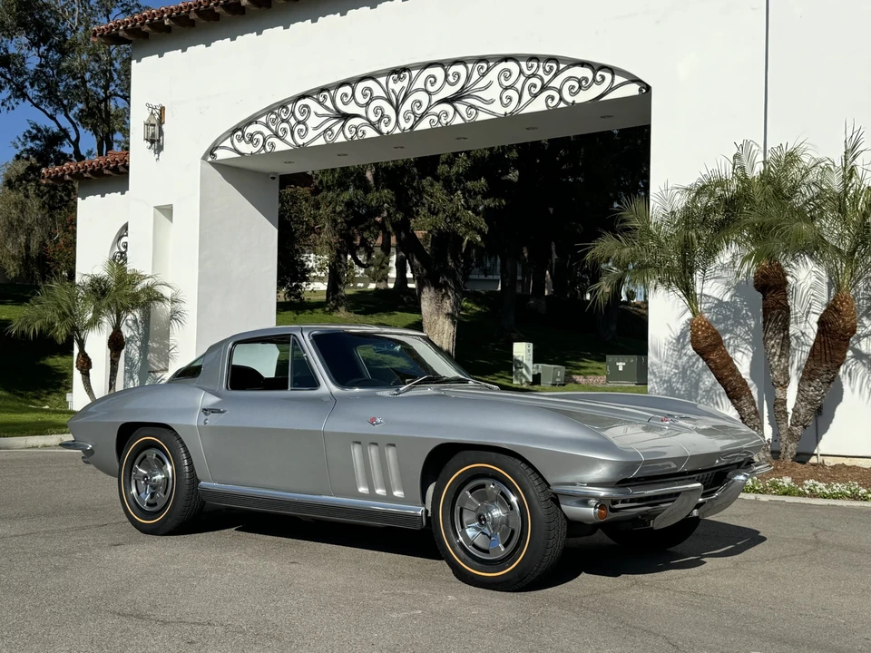 1966 Chevrolet Corvette C2 - Image 4 of 31