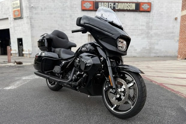 2025 Harley-Davidson Touring Milwaukee-Eight - Image 3 of 8