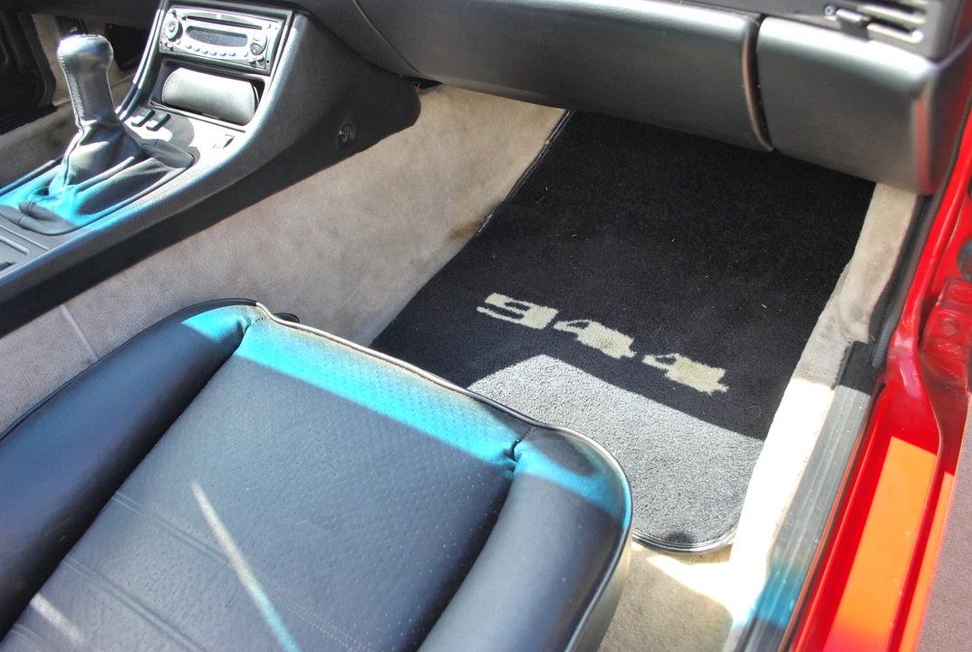 1985 Porsche 944 - Image 5 of 5