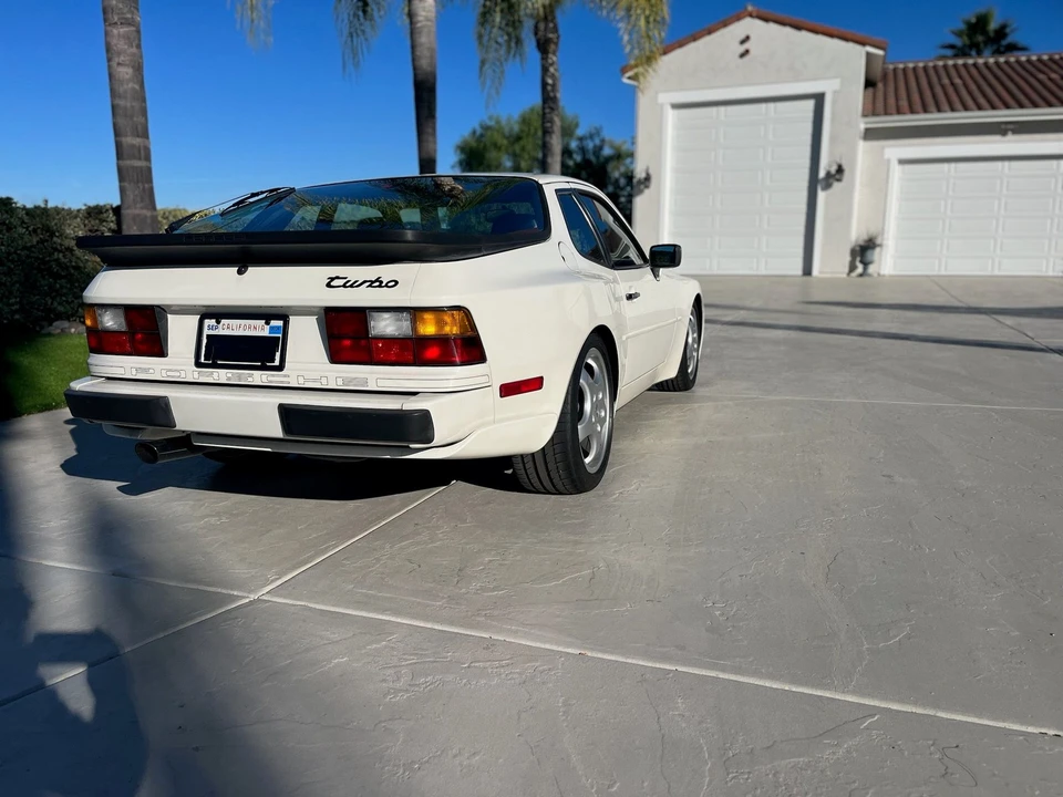 1989 Porsche 944 Turbo - Image 2 of 17