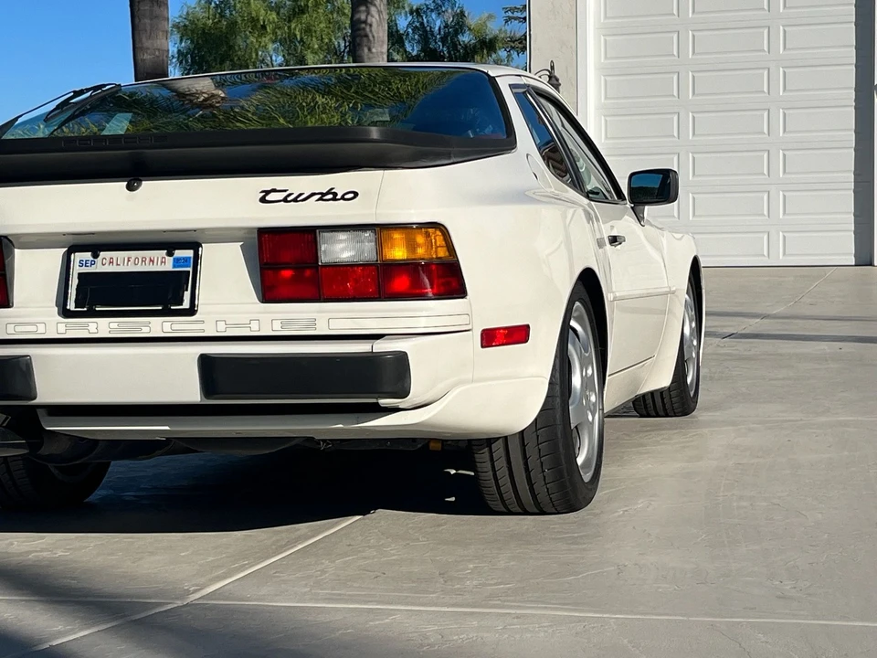 1989 Porsche 944 Turbo - Image 11 of 17